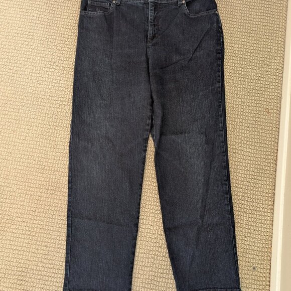 Two Pairs of Gloria Vanderbilt "Amanda" Classic Straight-leg Jeans - EUC - Picture 5 of 11